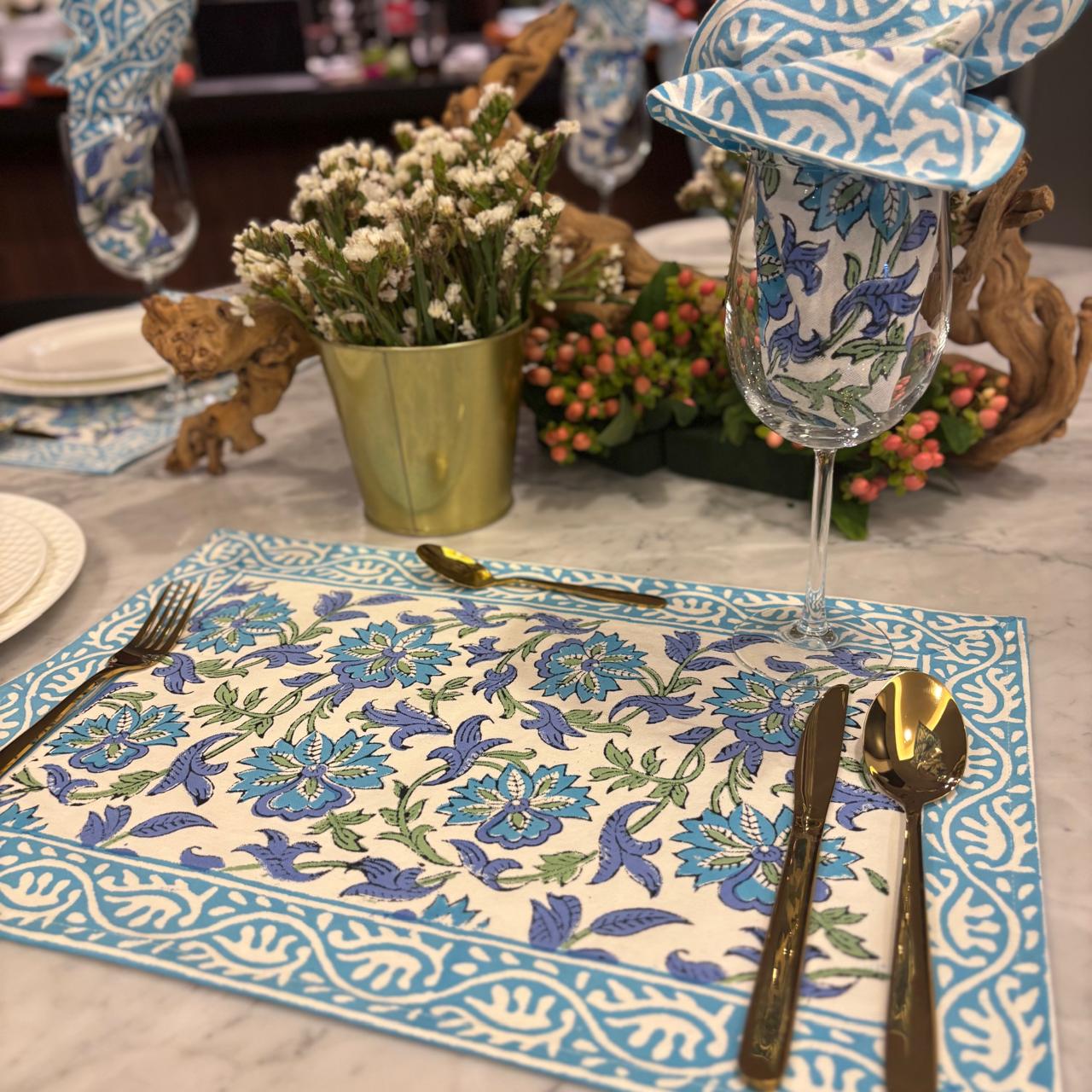 JUEGO DE 6 INDIVIDUALES CON 6 SERVILLETAS